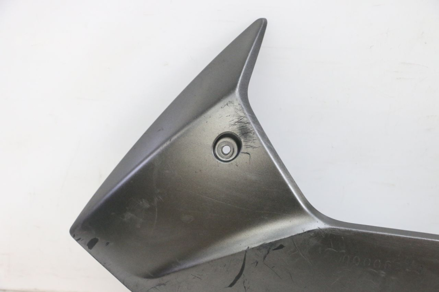 photo de BAJO CARENADO IZQUIERDA YAMAHA TRICITY 300 (2020 - 2024) - Enfoque en la estructura