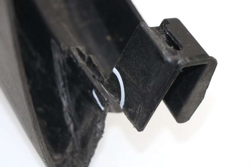 photo de BAJO CARENADO IZQUIERDA RENAULT TWIZY 45 (2012 - 2019)