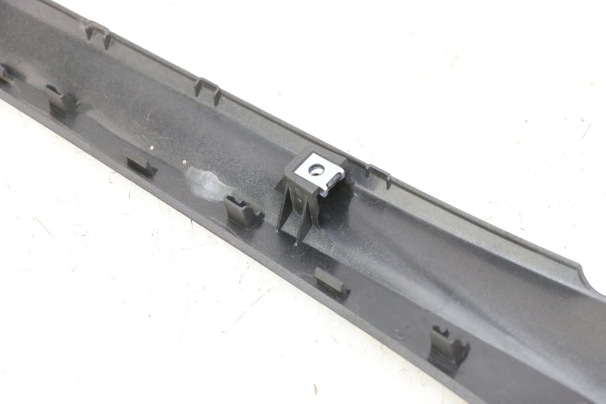 photo de BAJO CARENADO IZQUIERDA YAMAHA XMAX X-MAX 125 (2021 - 2025)