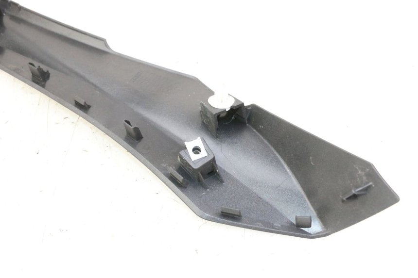 photo de BAJO CARENADO IZQUIERDA YAMAHA XMAX X-MAX 125 (2021 - 2025)