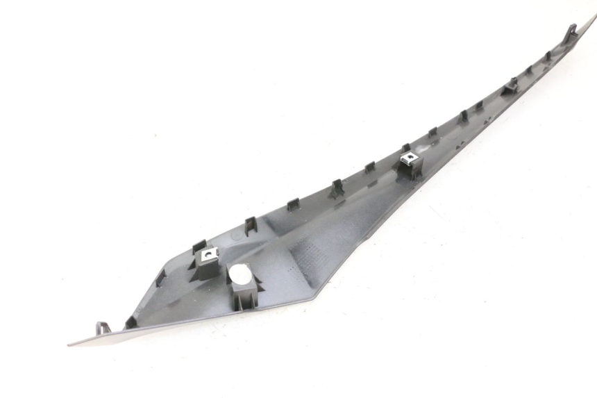 photo de BAJO CARENADO IZQUIERDA YAMAHA XMAX X-MAX 125 (2021 - 2025)