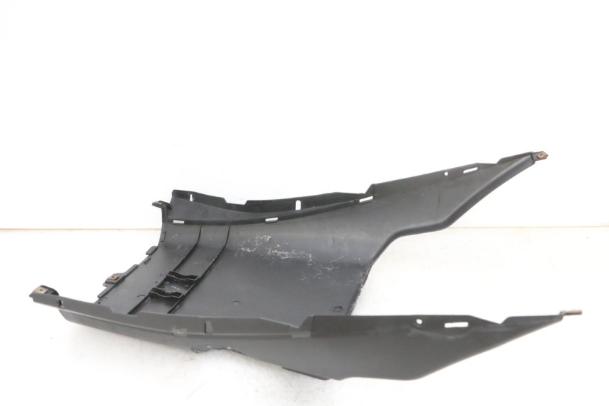 photo de BAJO CARENADO EFUN PUSA 1 - Detalle de la pieza