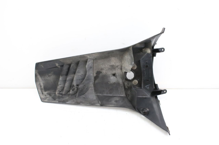 photo de ALETA TRASERA YAMAHA CYGNUS X INJECTION 125 (2007 - 2013) - Primer plano técnico