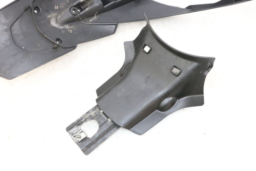 photo de ALETA TRASERA PIAGGIO MP3 HPE 300 (2019 - 2026) - Otra perspectiva