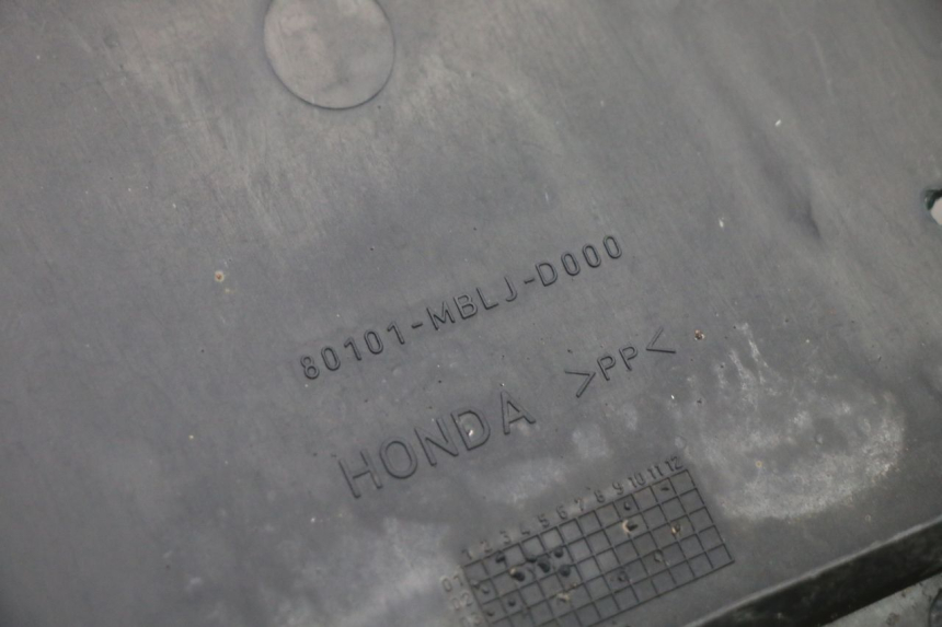 photo de ALETA TRASERA HONDA NTV DEAUVILLE 650 (2001 - 2006)