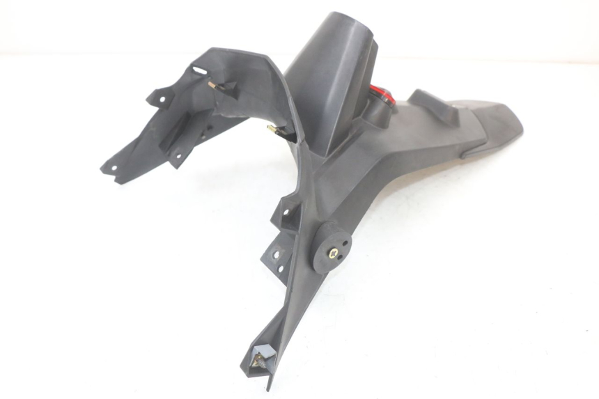 photo de ALETA TRASERA PEUGEOT TWEET 125 (2018 - 2021) - Estado de la superficie y material