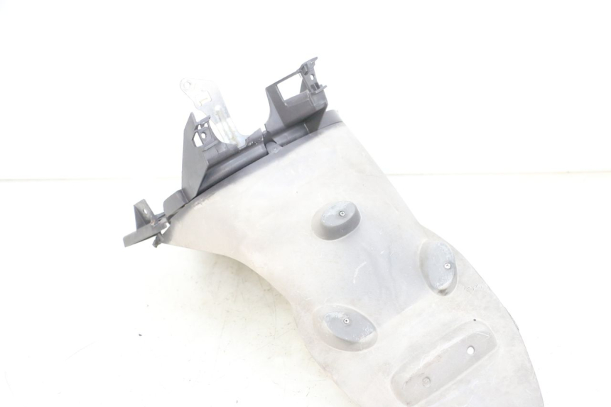 photo de ALETA TRASERA PEUGEOT VIVACITY 100 (1999 - 2008) - Detalle de la pieza