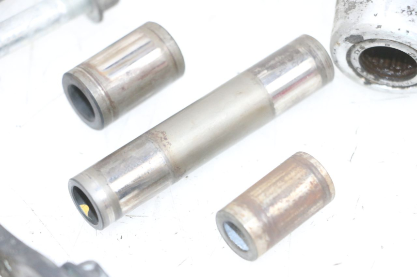 photo de BIELETA SUSPENSION SUZUKI DL V STROM 1000 (2002 - 2007) - Primer plano técnico