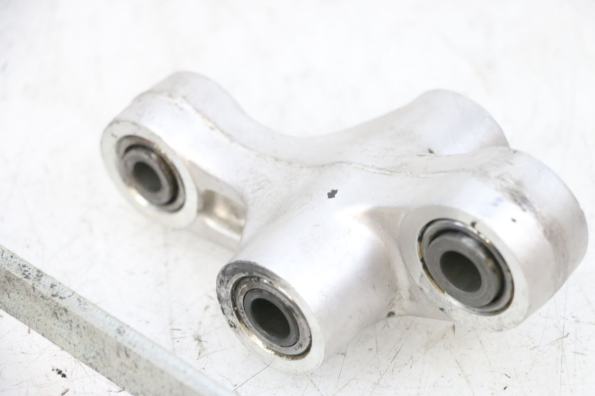 photo de BIELETA SUSPENSION SUZUKI GSF N BANDIT 600 (1996 - 1999) - Características distintivas