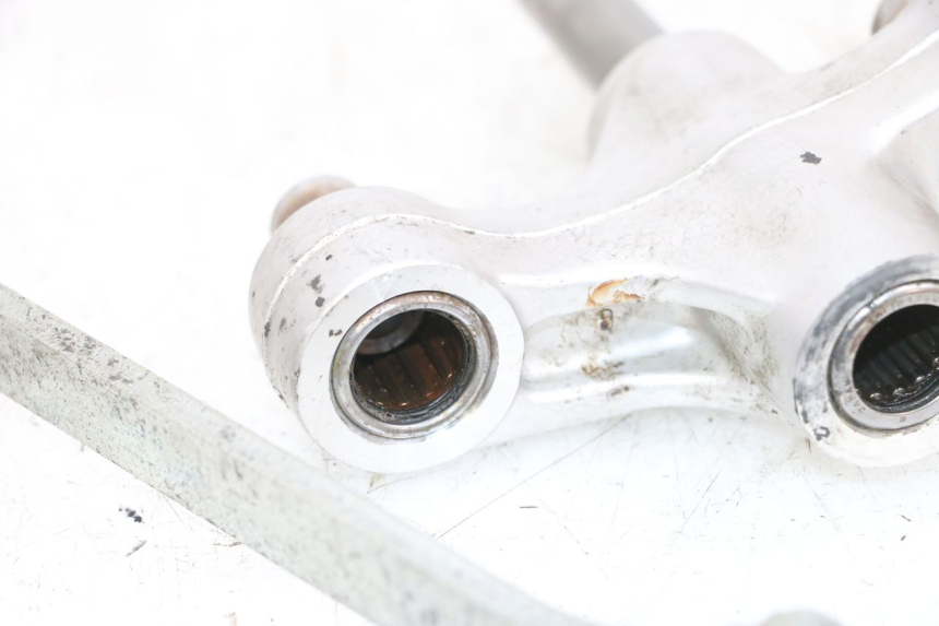 photo de BIELETA SUSPENSION SUZUKI GSF N BANDIT 600 (1996 - 1999) - Primer plano técnico