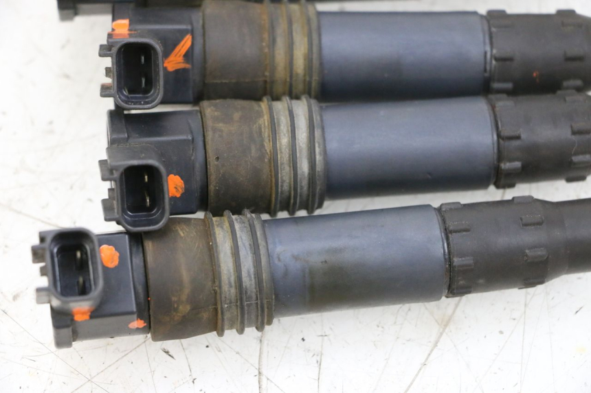 photo de BOBINA SUZUKI GSXR GSX-R 1000 (2003 - 2004) - Primer plano técnico