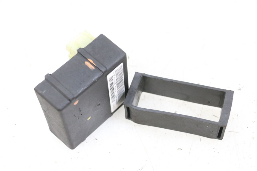 photo de UNIDAD DE CONTROL CDI PIAGGIO NEW TYPHOON 50 (2018 - 2021) - Primer plano técnico