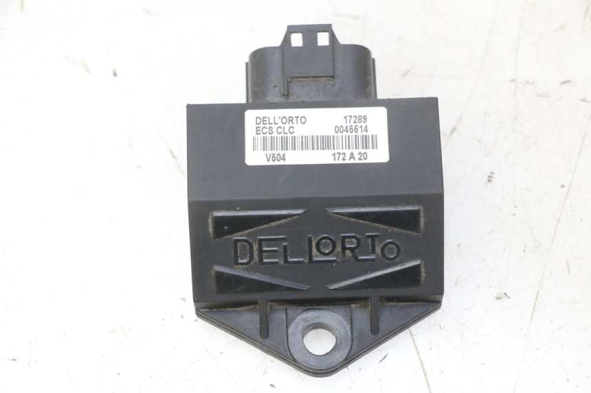 photo de UNIDAD DE CONTROL CDI PEUGEOT TWEET 4T 50 (2018 - 2020) - Primer plano técnico