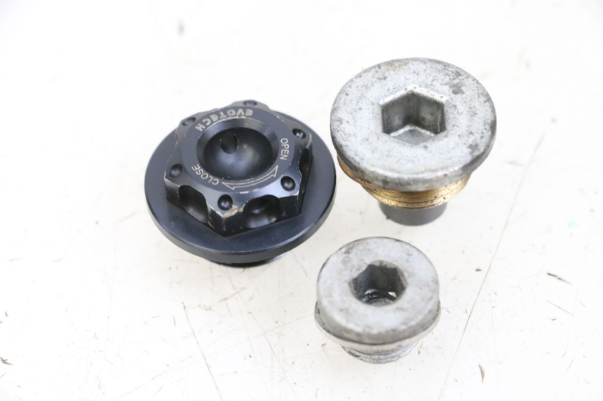 photo de MOTOR TAPA ACEITE MV AGUSTA BRUTALE R WALLY 910 (2008 - 2008) - Vista principal