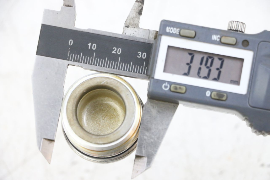 photo de TAPA HORQUILLA HONDA NSR R 125 (1994 - 2003) - Detalle de la pieza