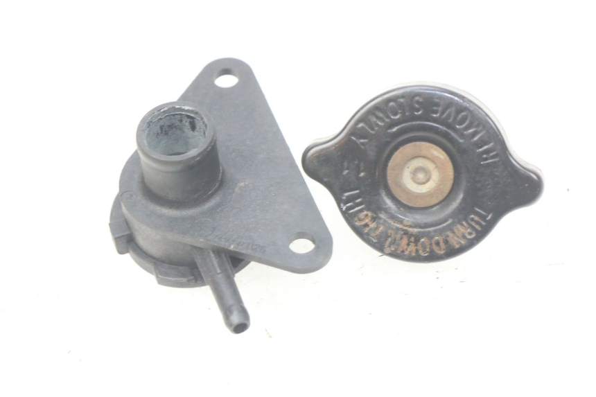 photo de TAPA DEL RADIADOR SUZUKI BURGMAN 125 (2007 - 2014)