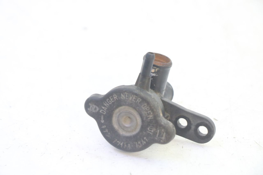 photo de TAPON RADIADOR KAWASAKI GPX R WARBIRD 600 (1988 - 1993) - Otra perspectiva