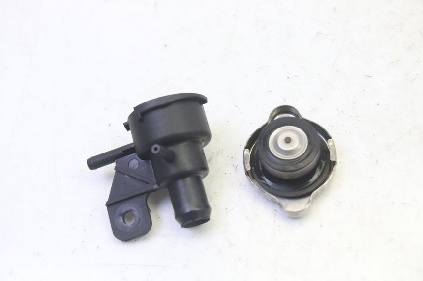 photo de TAPON RADIADOR KYMCO GRAND DINK 125 (2002 - 2007)