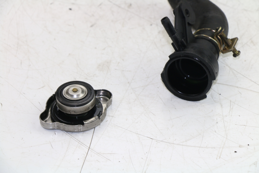 photo de TAPON RADIADOR KYMCO GRAND DINK 125 (2002 - 2007)