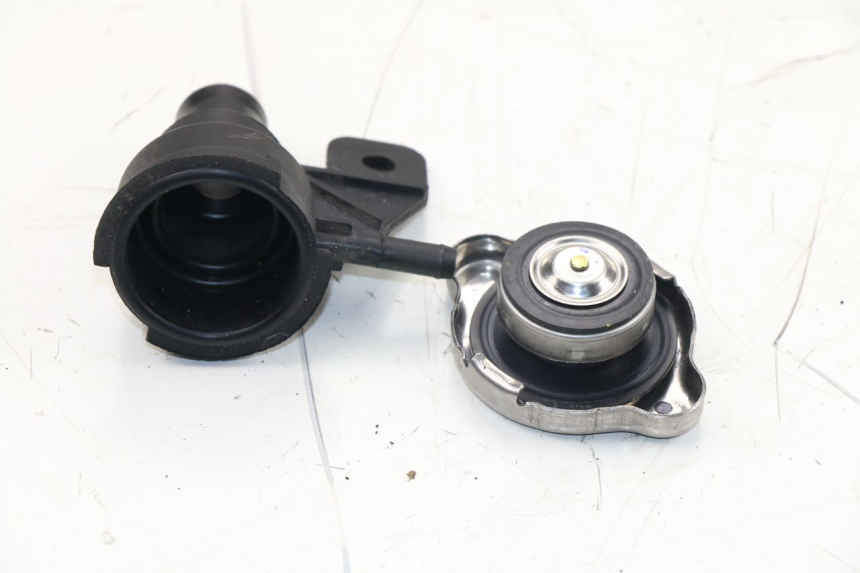 photo de TAPON RADIADOR KAWASAKI J300 300 (2014 - 2017)