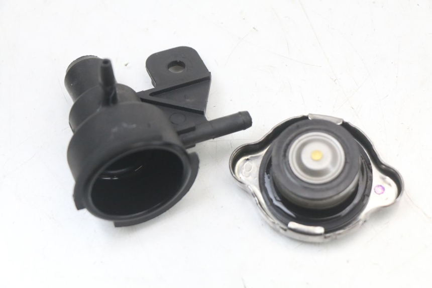 photo de TAPON RADIADOR KYMCO XCITING 250 (2006 - 2009)