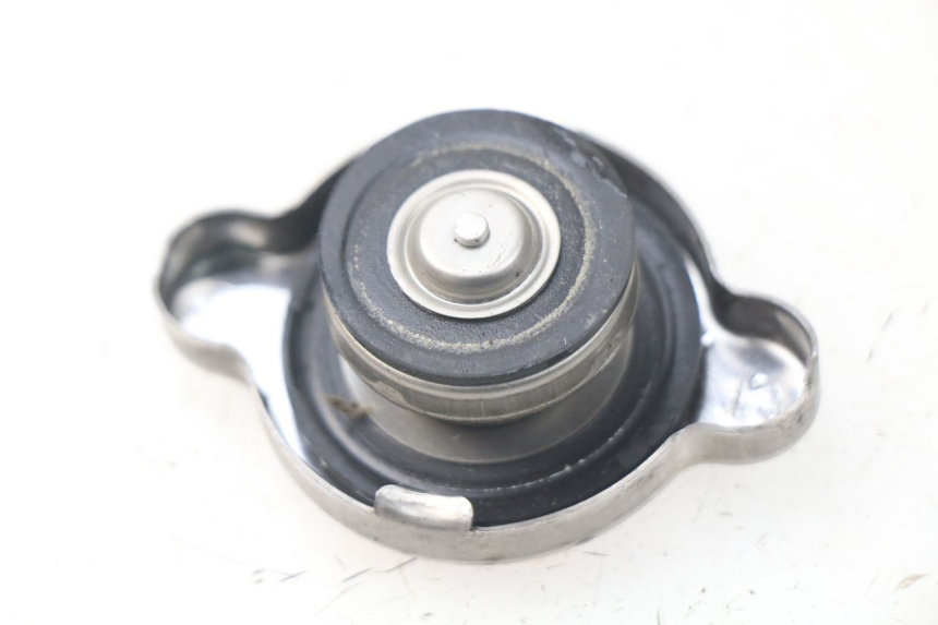 photo de TAPON RADIADOR PEUGEOT METROPOLIS 400 (2017 - 2020)