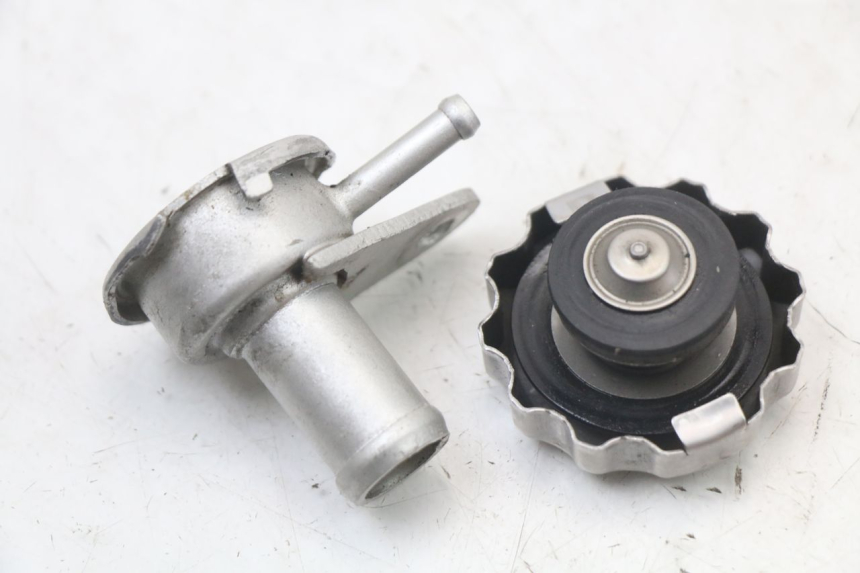 photo de TAPON RADIADOR NECO GPX LC 2T 50 (2014 - 2018)