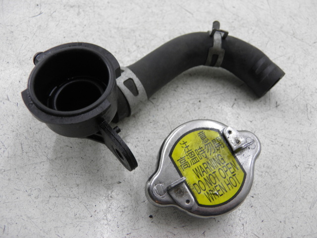 photo de TAPON RADIADOR SYM MAXSYM I 400 (2011 - 2016)