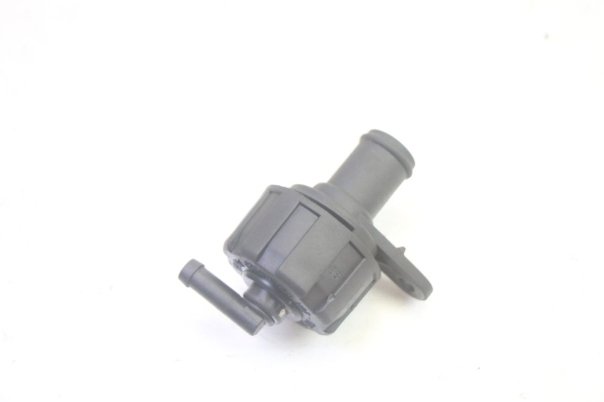 photo de TAPA DEL RADIADOR YAMAHA XMAX X-MAX 125 (2006 - 2009) - Detalle de la pieza