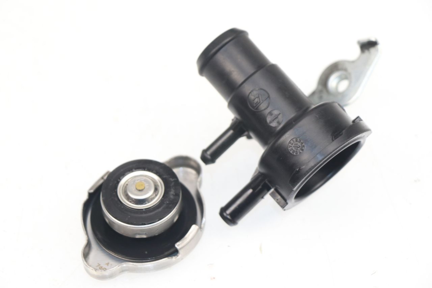 photo de TAPON RADIADOR YAMAHA YP T-MAX TMAX 530 (2017 - 2020)