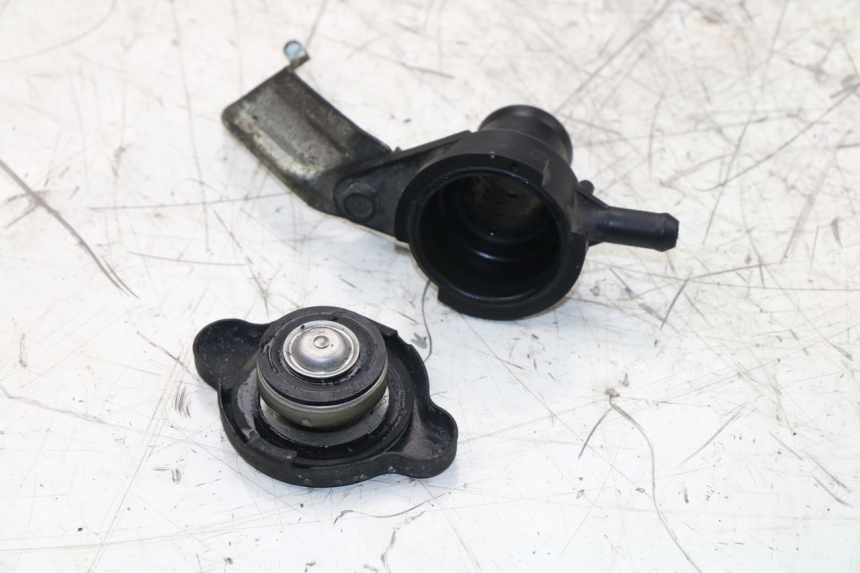 photo de TAPON RADIADOR YAMAHA YP MAJESTY ABS 400 (2007 - 2009)
