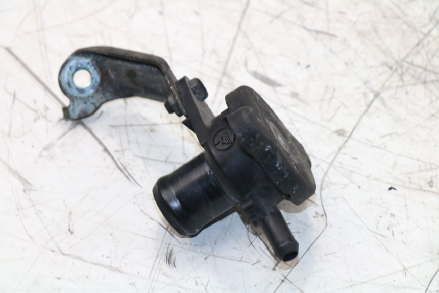photo de TAPON RADIADOR YAMAHA YP MAJESTY ABS 400 (2007 - 2009)