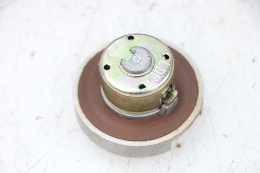 photo de TAPA DE DEPÓSITO DE COMBUSTIBLE KYMCO AGILITY 4T 50 (2018 - 2022) - Otra perspectiva