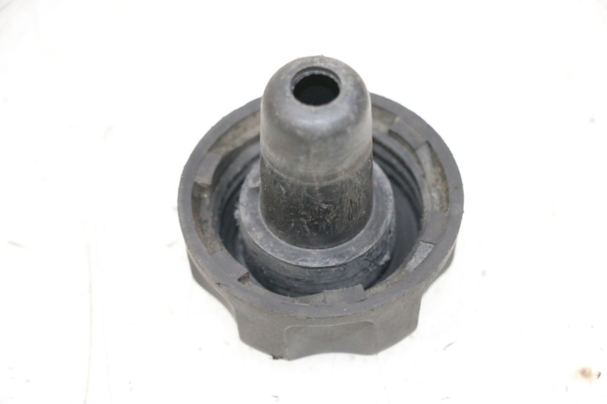 photo de TAPA DE DEPÓSITO DE COMBUSTIBLE MBK BOOSTER SPIRIT NAKED 50 (2004 - 2017) - Detalle de la pieza