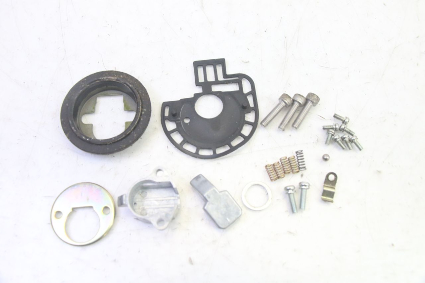 photo de TAPON DEPOSITO FUEL SUZUKI DL V STROM 1000 (2002 - 2007) - Primer plano técnico