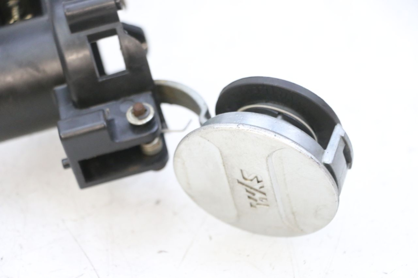 photo de TAPON DEPOSITO FUEL SYM ORBIT III 3 4T 50 (2021 - 2025) - Primer plano técnico