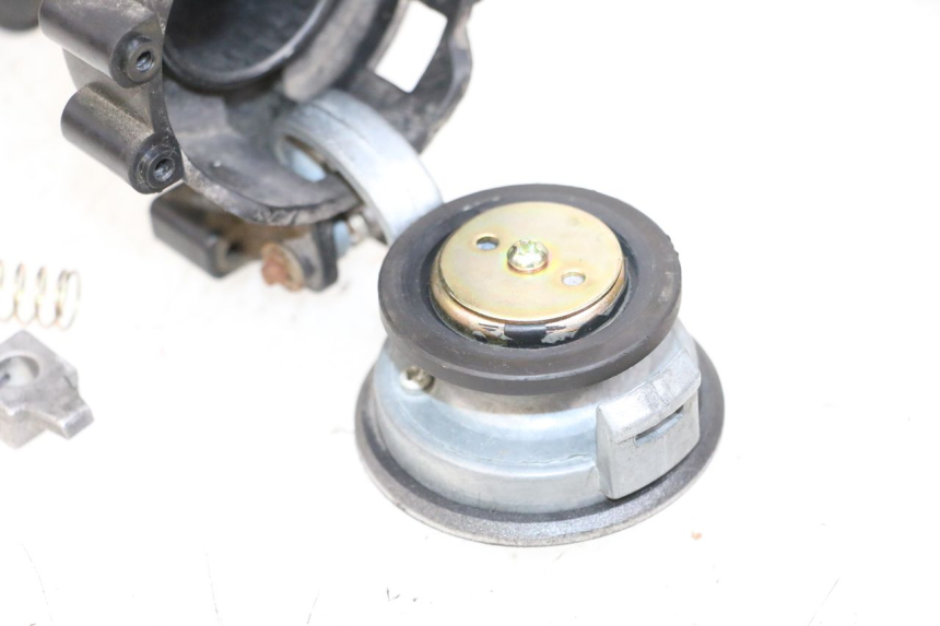 photo de TAPA DEPÓSITO DE COMBUSTIBLE SYM ORBIT III 3 4T 50 (2018 - 2021) - Otra perspectiva