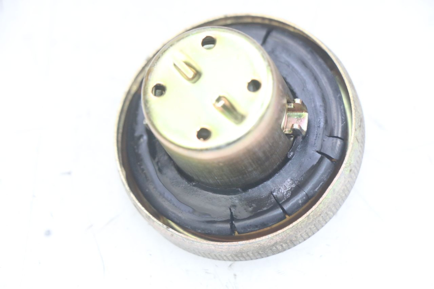 photo de TAPA DE DEPÓSITO DE COMBUSTIBLE HONDA SCV LEAD 100 (2003 - 2007)