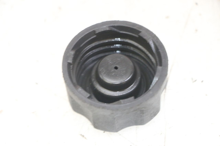photo de TAPON DEPOSITO ACEITE PEUGEOT JET FORCE CARBU 50 (2003 - 2016)