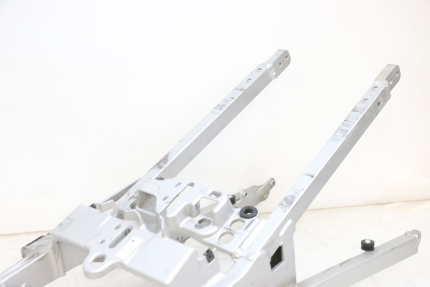 photo de BASTIDOR TRASERO YAMAHA FJR ABS 1300 (2006 - 2012) - Detalles de los puntos de fijación