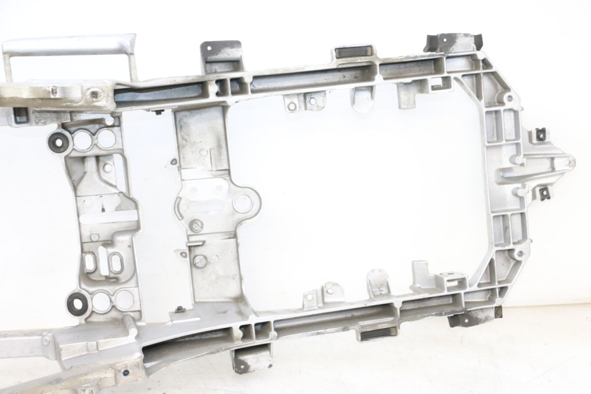 photo de BASTIDOR TRASERO YAMAHA FJR ABS 1300 (2006 - 2012) - Primer plano técnico