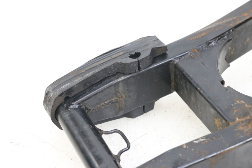 photo de Brazo oscilante HYOSUNG GV AQUILA 125 (2000 - 2004) - Estado de la superficie y material