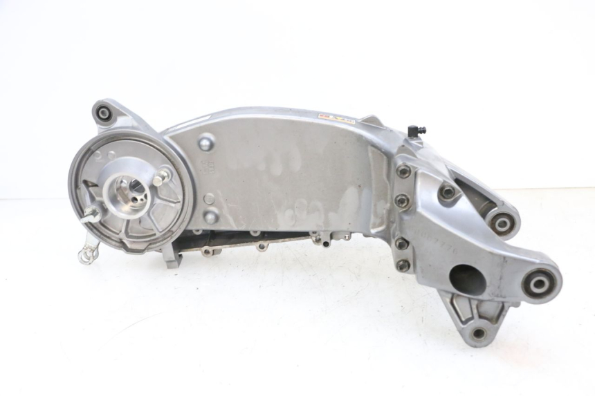 photo de BASCULANTE YAMAHA NEO'S CORE 1 (2022 - 2026) - Detalles de los puntos de fijación