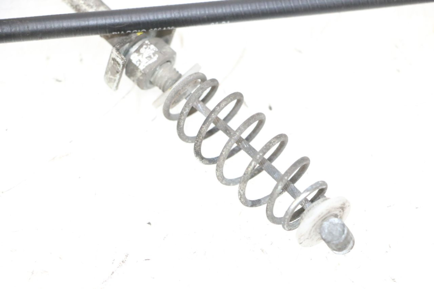 photo de CABLE FRENO PARKING PIAGGIO MP3 HPE 300 (2019 - 2026) - Primer plano técnico