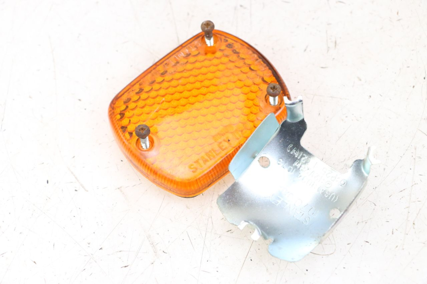 photo de CUBIERTA DE INTERMITENTE TRASERO IZQUIERDO HONDA CA REBEL 125 (1995 - 2001)
