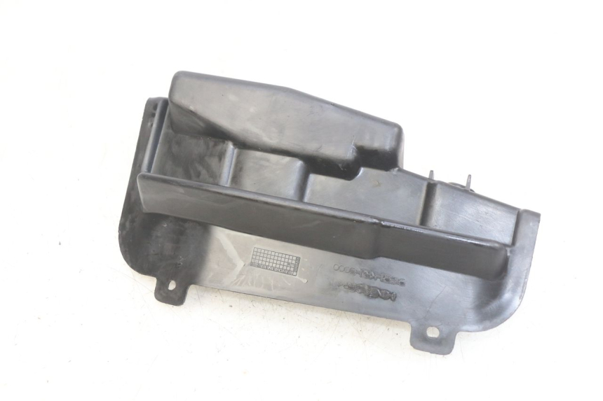 photo de CUBIERTA DE BATERíA HONDA FES PANTHEON 125 (2003 - 2007) - Detalle de la pieza