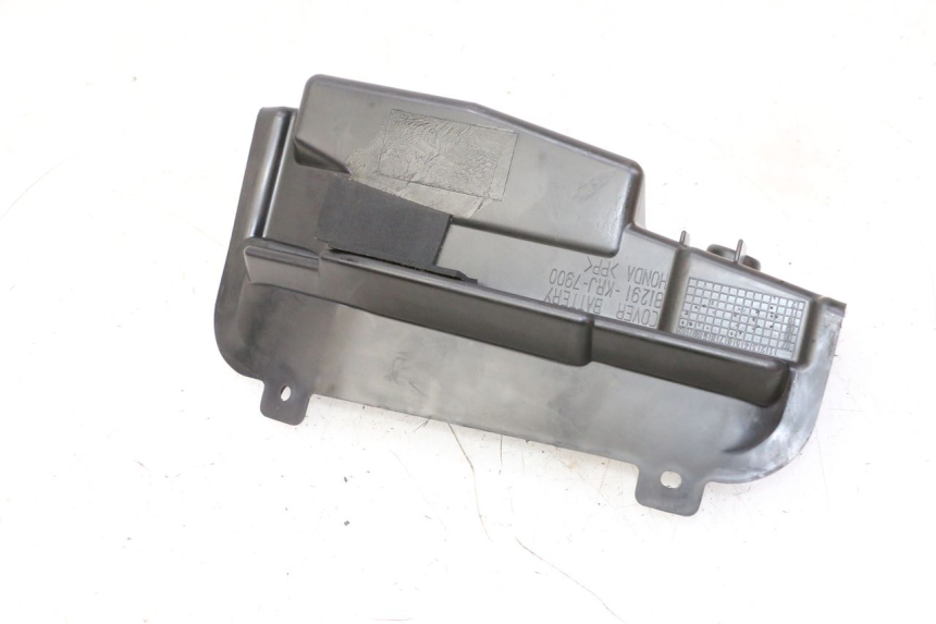 photo de TAPA DE BATERÍA HONDA FES S-WING SWING ABS 125 (2007 - 2015)