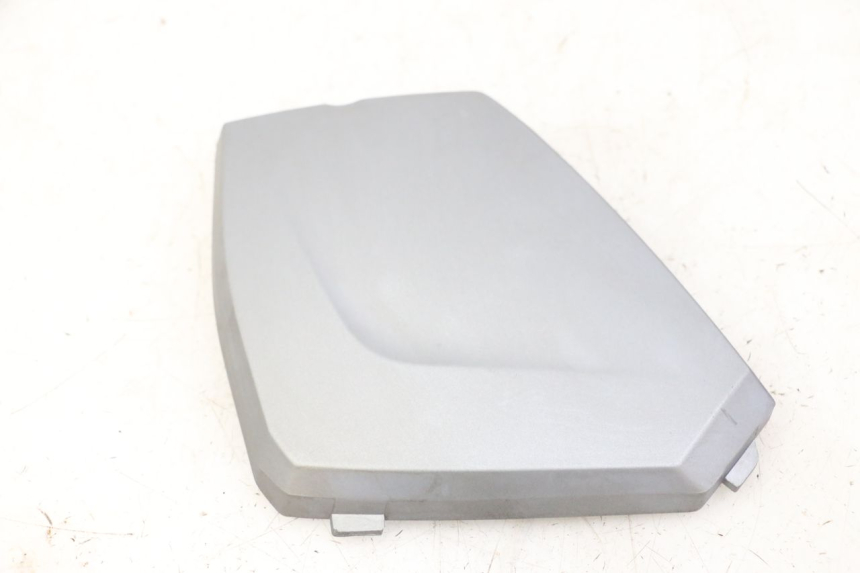 photo de TAPA BATERIA SYM JOYMAX 125 (2010 - 2017)