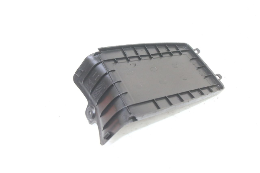 photo de TAPA BATERIA PEUGEOT KISBEE 2T 50 (2010 - 2017)