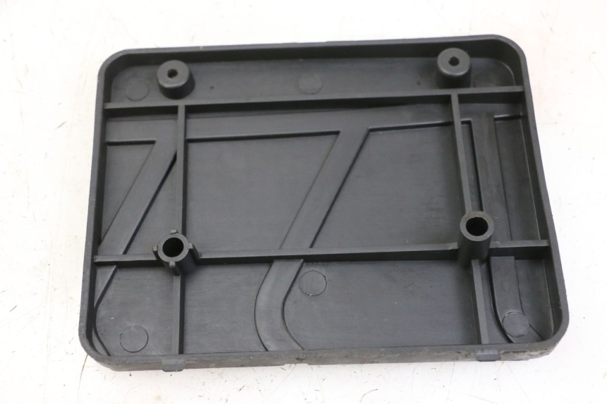 photo de TAPA DE BATERÍA LONGJIA SHARPY 125 (2020 - 2024)